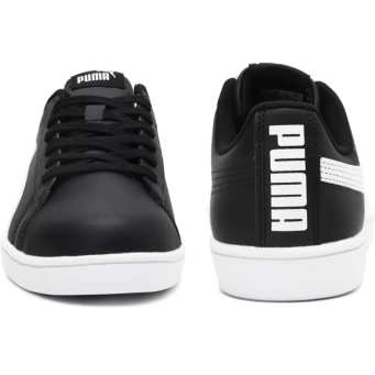 أحذية رياضية